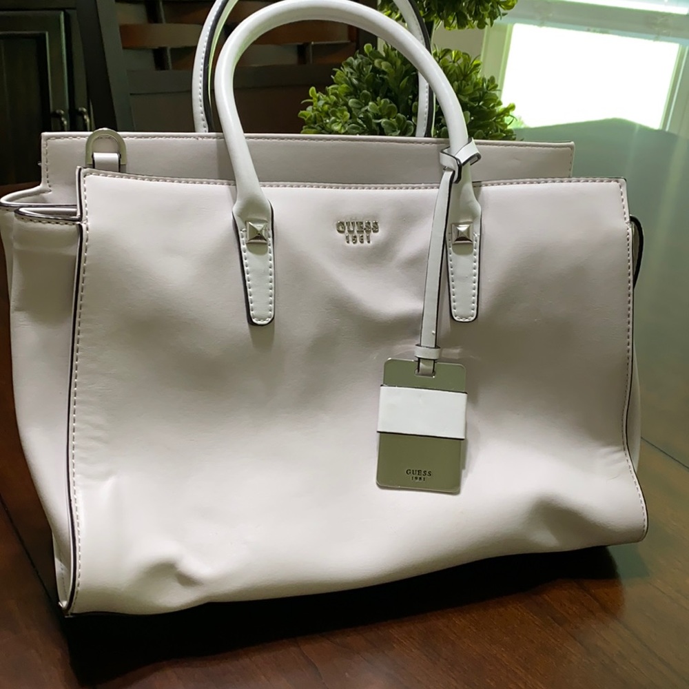 Guess purse, never used, tags still on